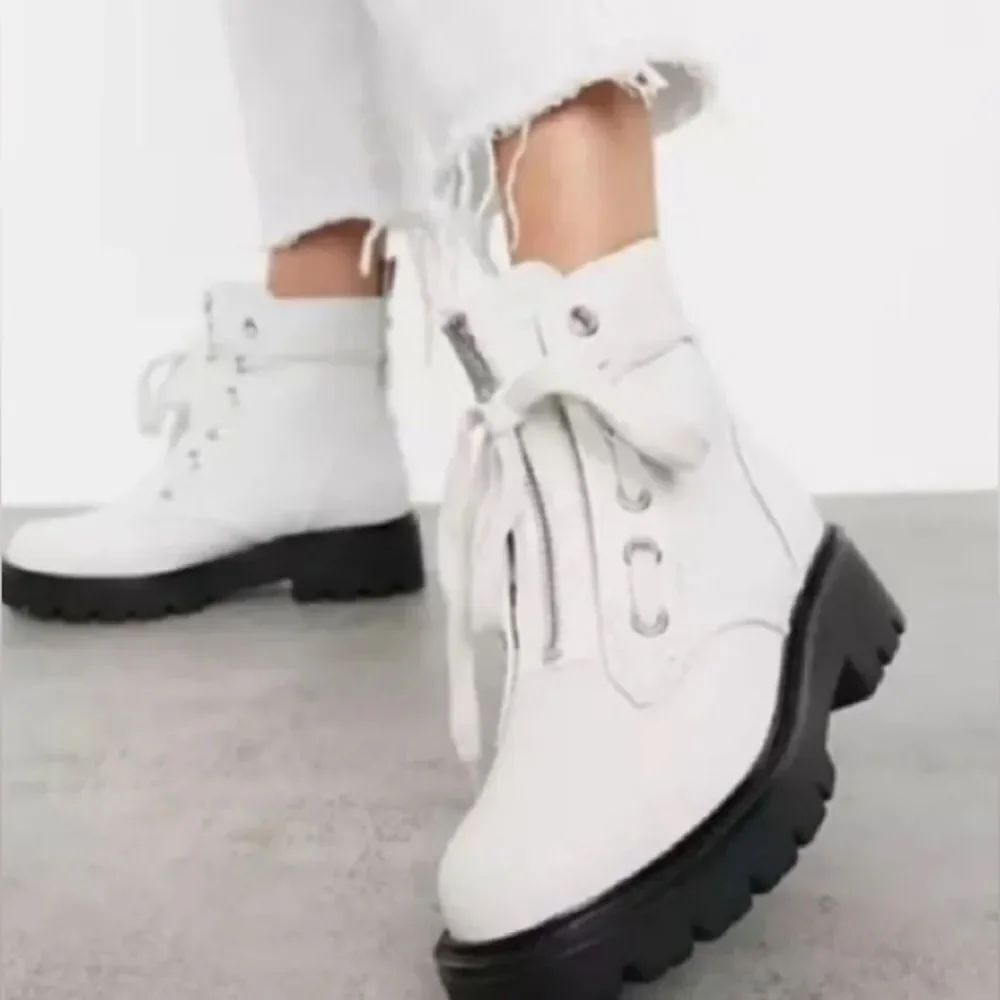 UGG Women's Daren White Black Embossed Snakeskin Combat Boots Size 5.5